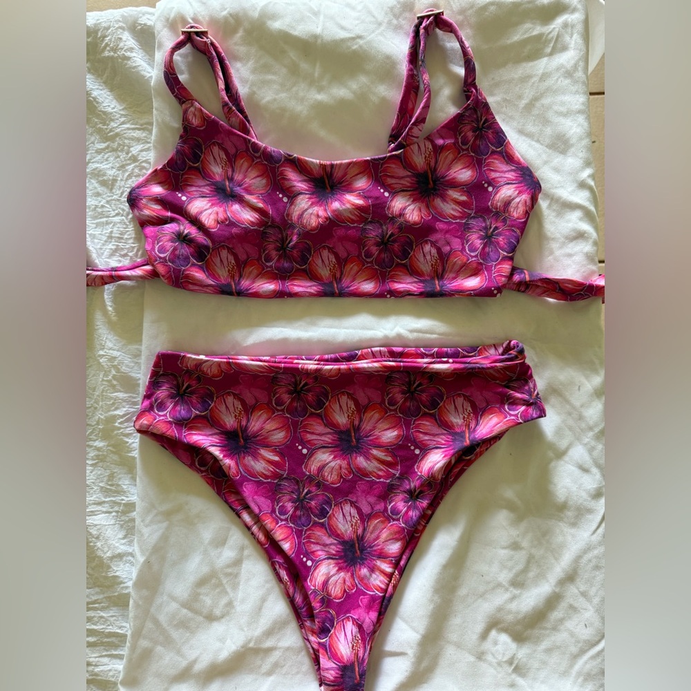 Pink hibiscus bikini